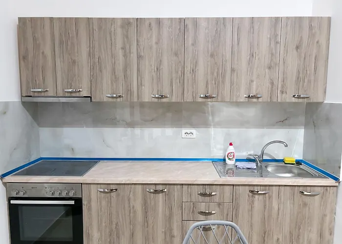 Hotel Budget Retreat & *