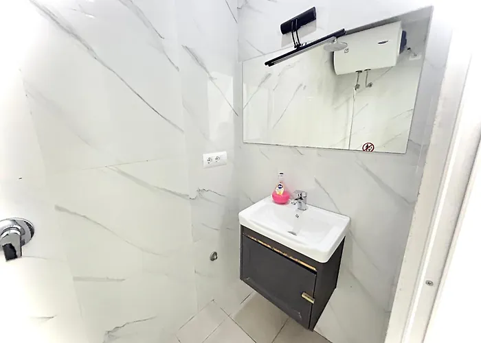 Hotel Budget Retreat & *