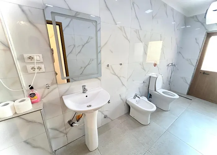 Hotel Budget Retreat &