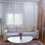 Hotel Budget Retreat & Tirana