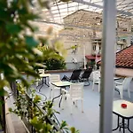 Hotel Budget Retreat &