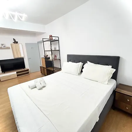 Hotel Budget Retreat & Tirana