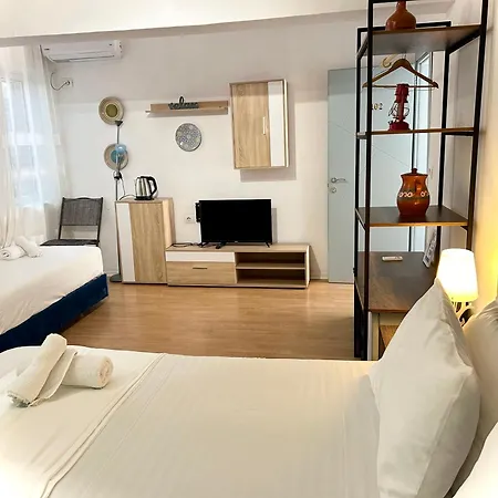 מלון Budget Retreat & *