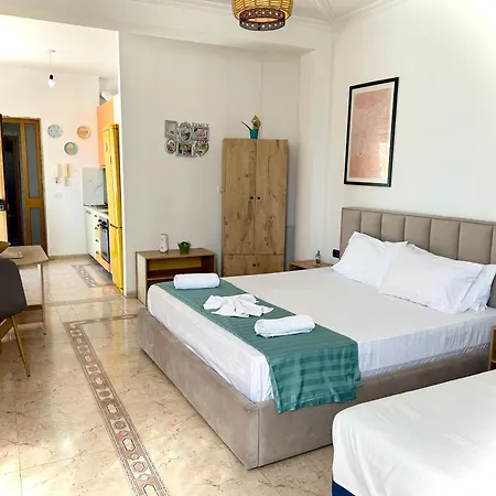 Hotel Budget Retreat &