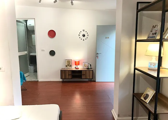 Budget Retreat & מלון *