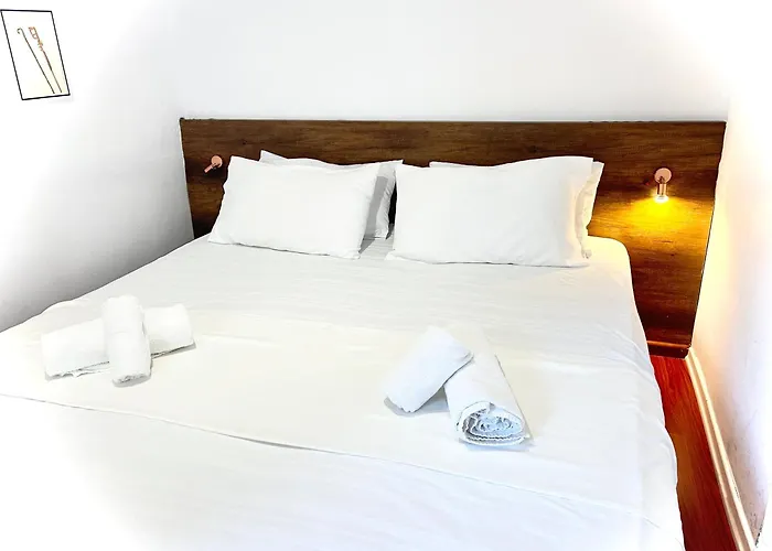 Hotel Budget Retreat & Tirana