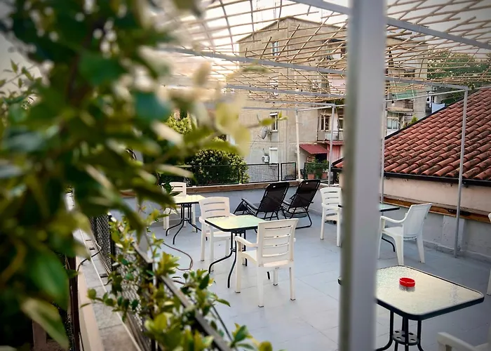 Hotel Budget Retreat &